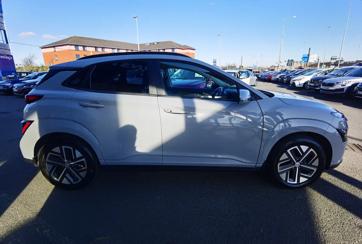 HYUNDAI KONA 64KWH PREMIUM - Image 4