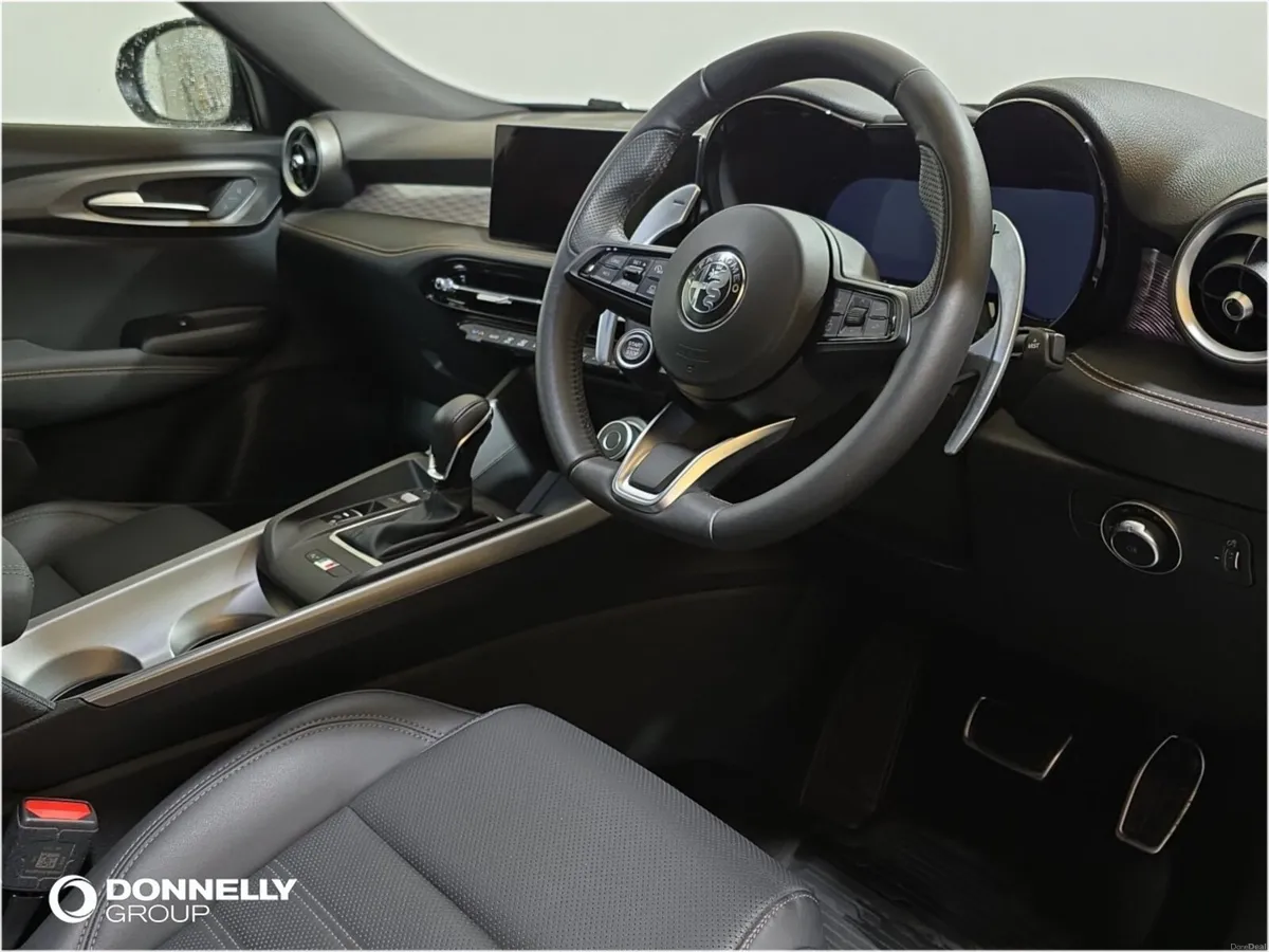 Alfa Romeo Tonale Hatchback Veloce - Image 4