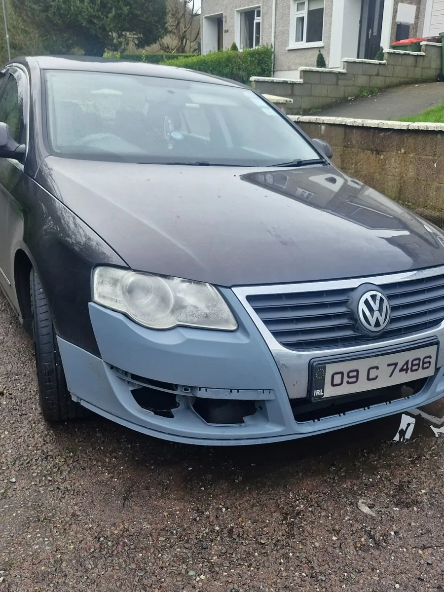 Volkswagen Passat 2009 - Image 2