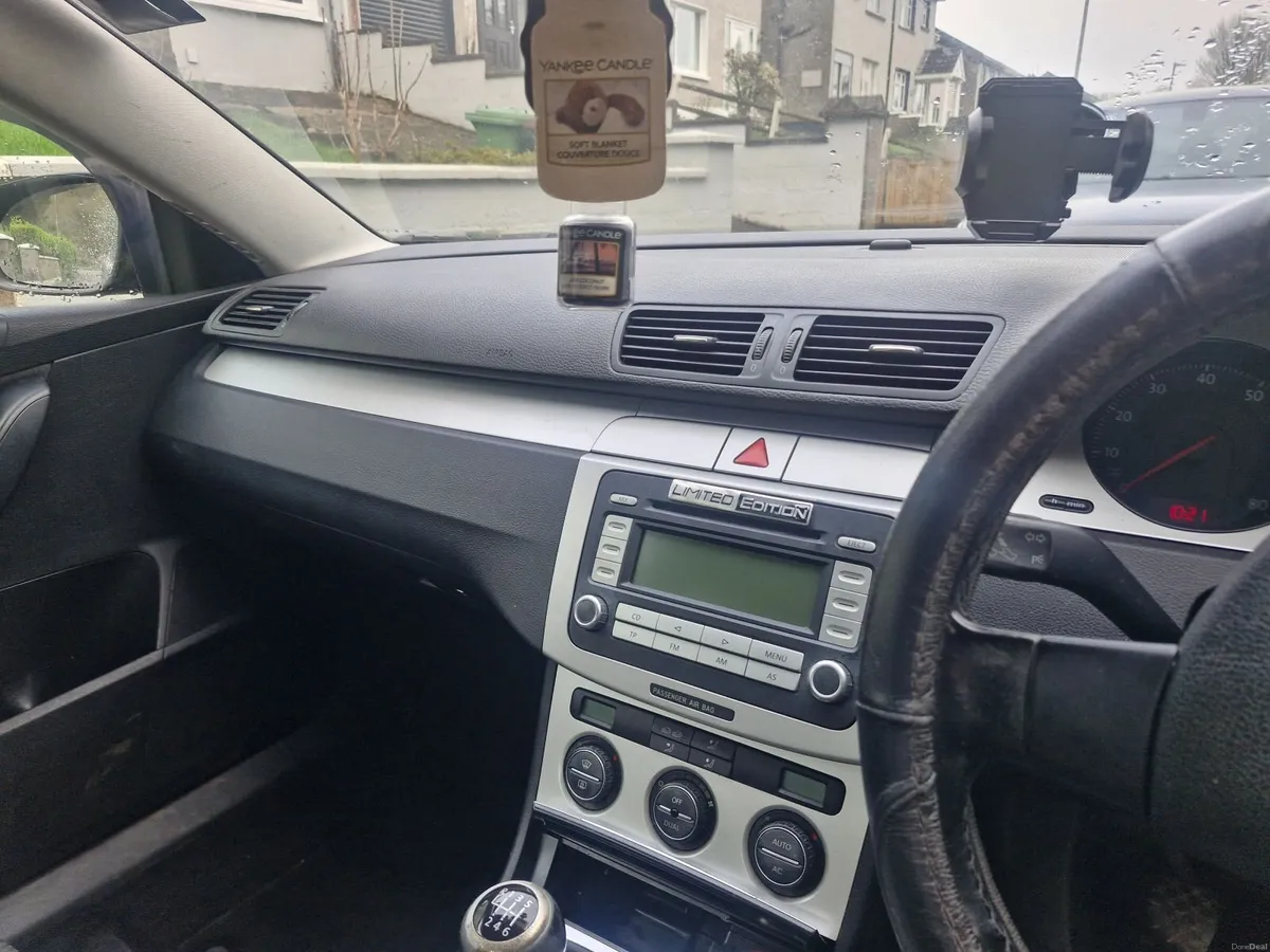 Volkswagen Passat 2009 - Image 3