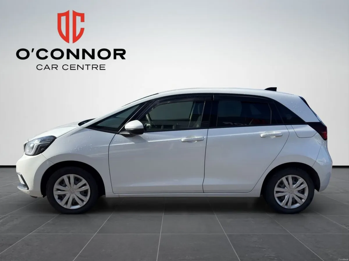 Honda Fit "Pure white, pure efficiency — the hybri - Image 3