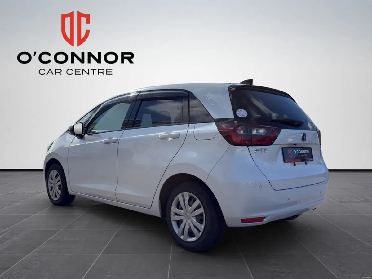 Honda Fit "Pure white, pure efficiency — the hybri - Image 4