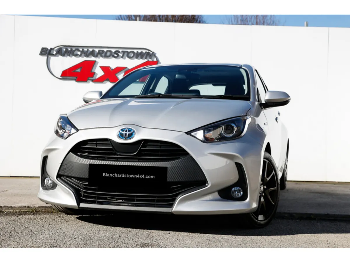 Toyota Yaris HYBRID LUNA AUTO 4DR - Image 3