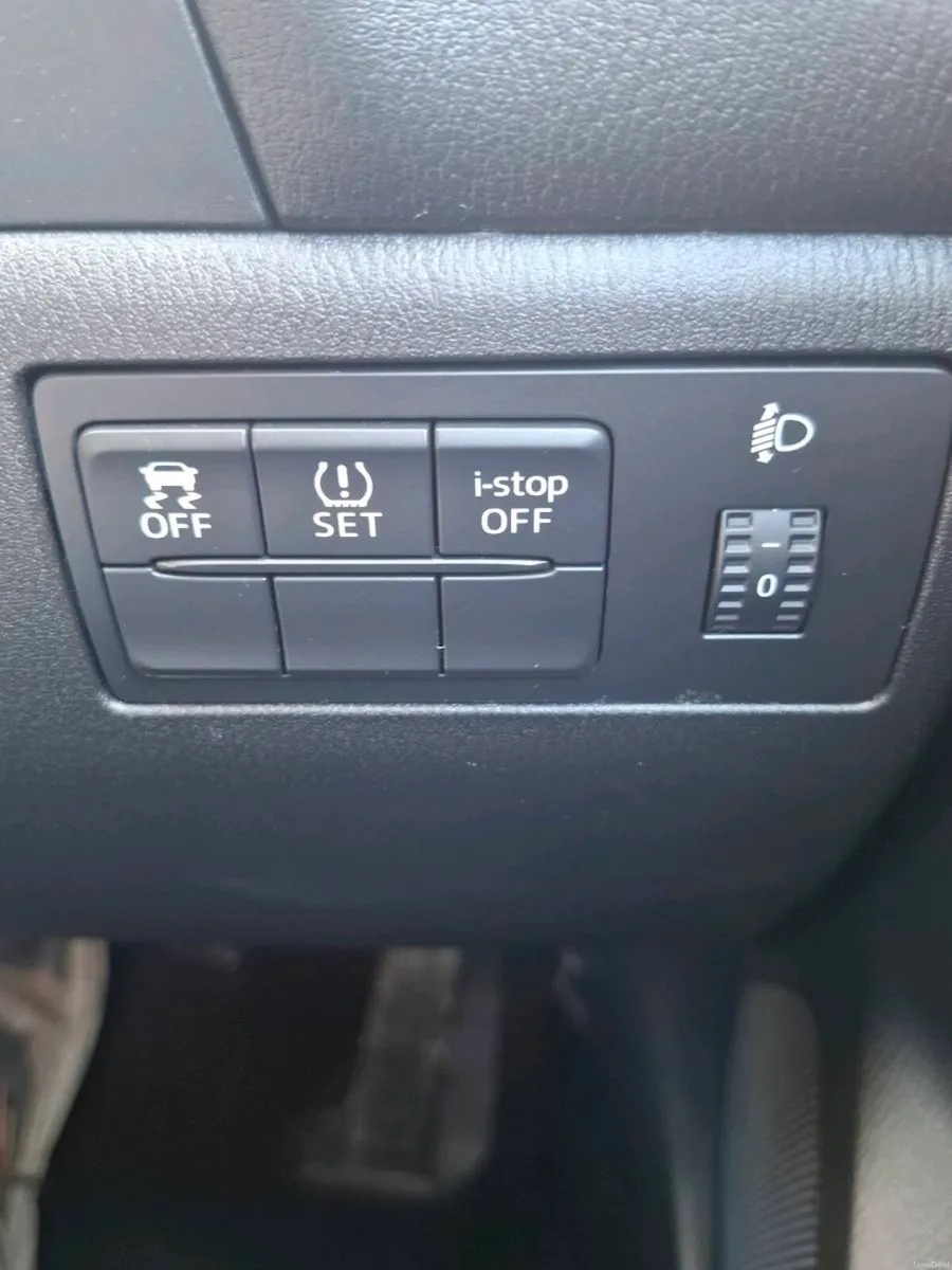 142 Mazda 3 2.2 turbo diesel for sale - Image 3