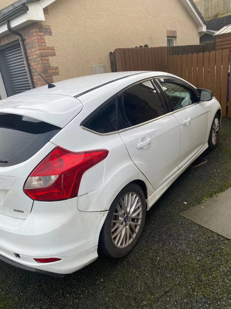 Ford Focus 2012 - Image 2