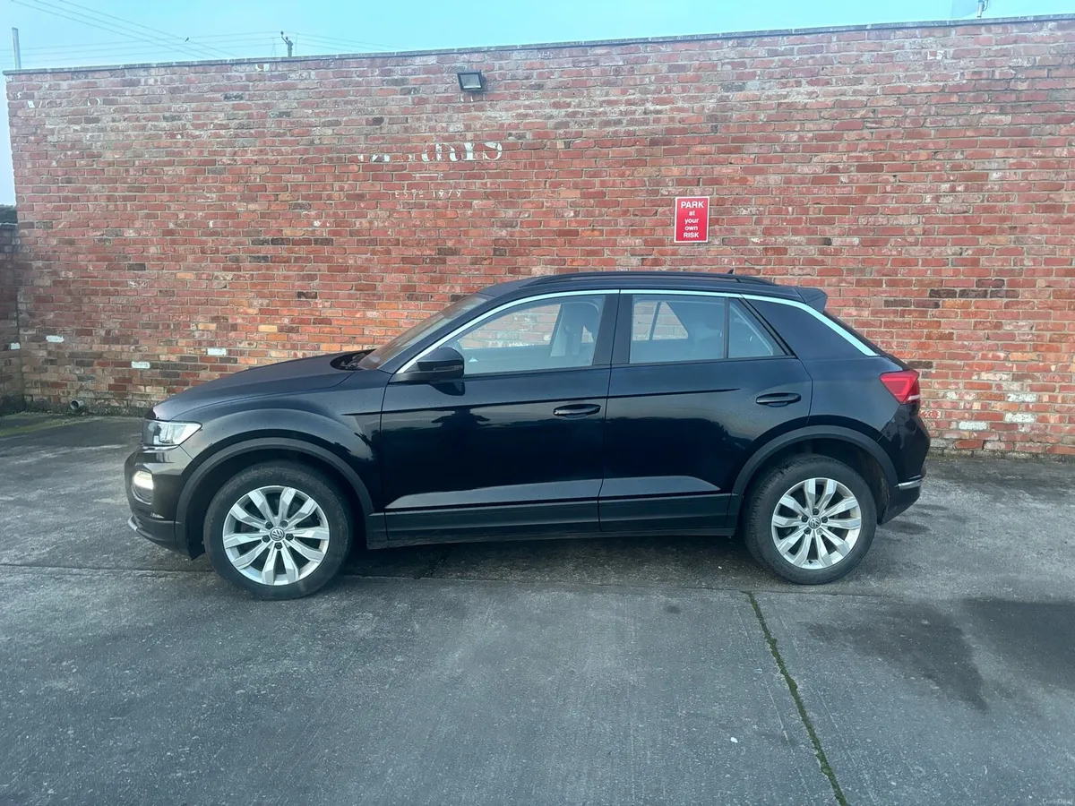 Volkswagen T-Roc - Image 4