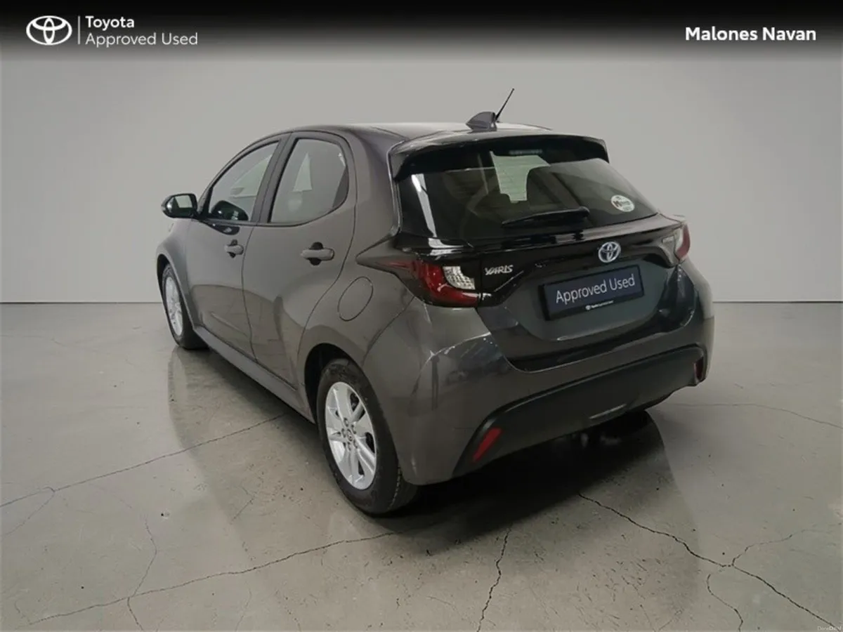 Toyota Yaris Yaris Hybrid 1.5 Luna - Image 2