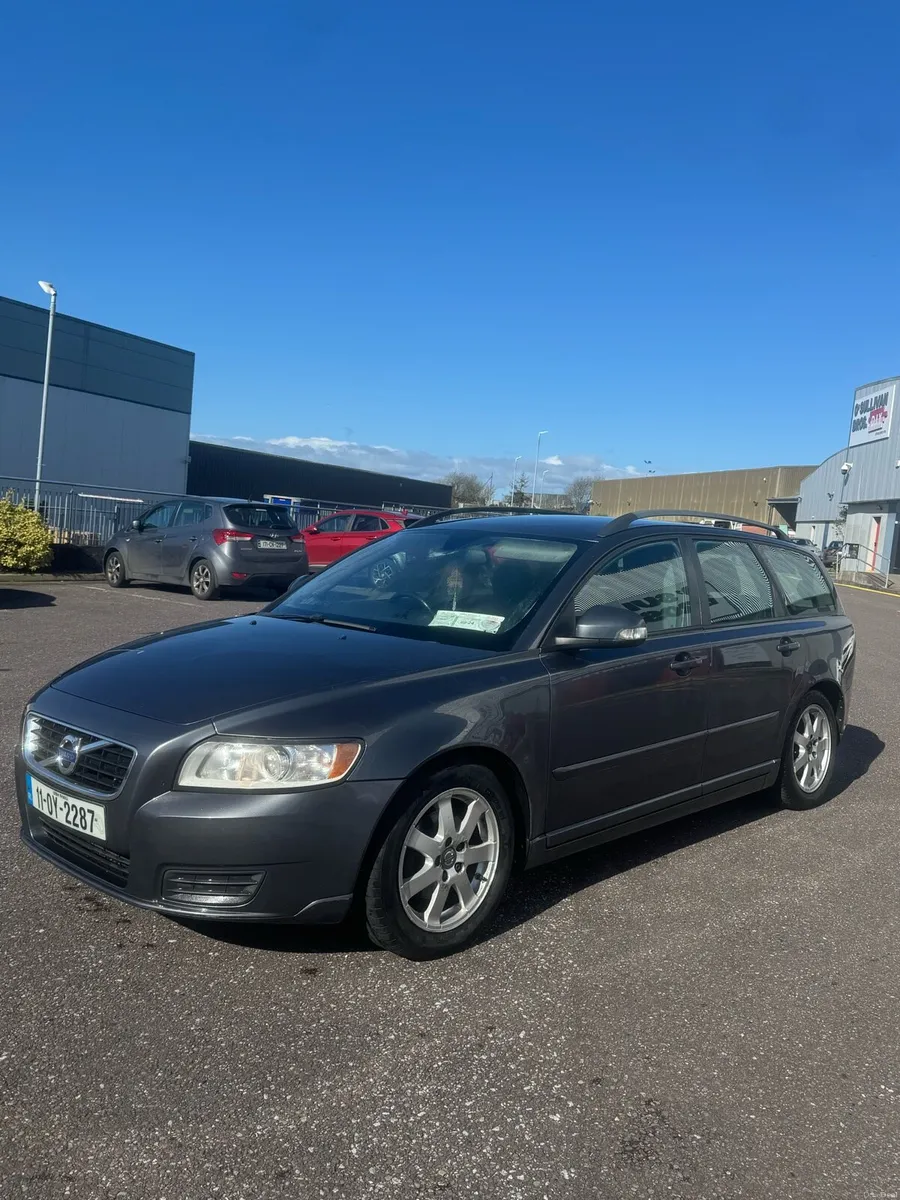 2011 volvo v50 estate nctd - Image 3