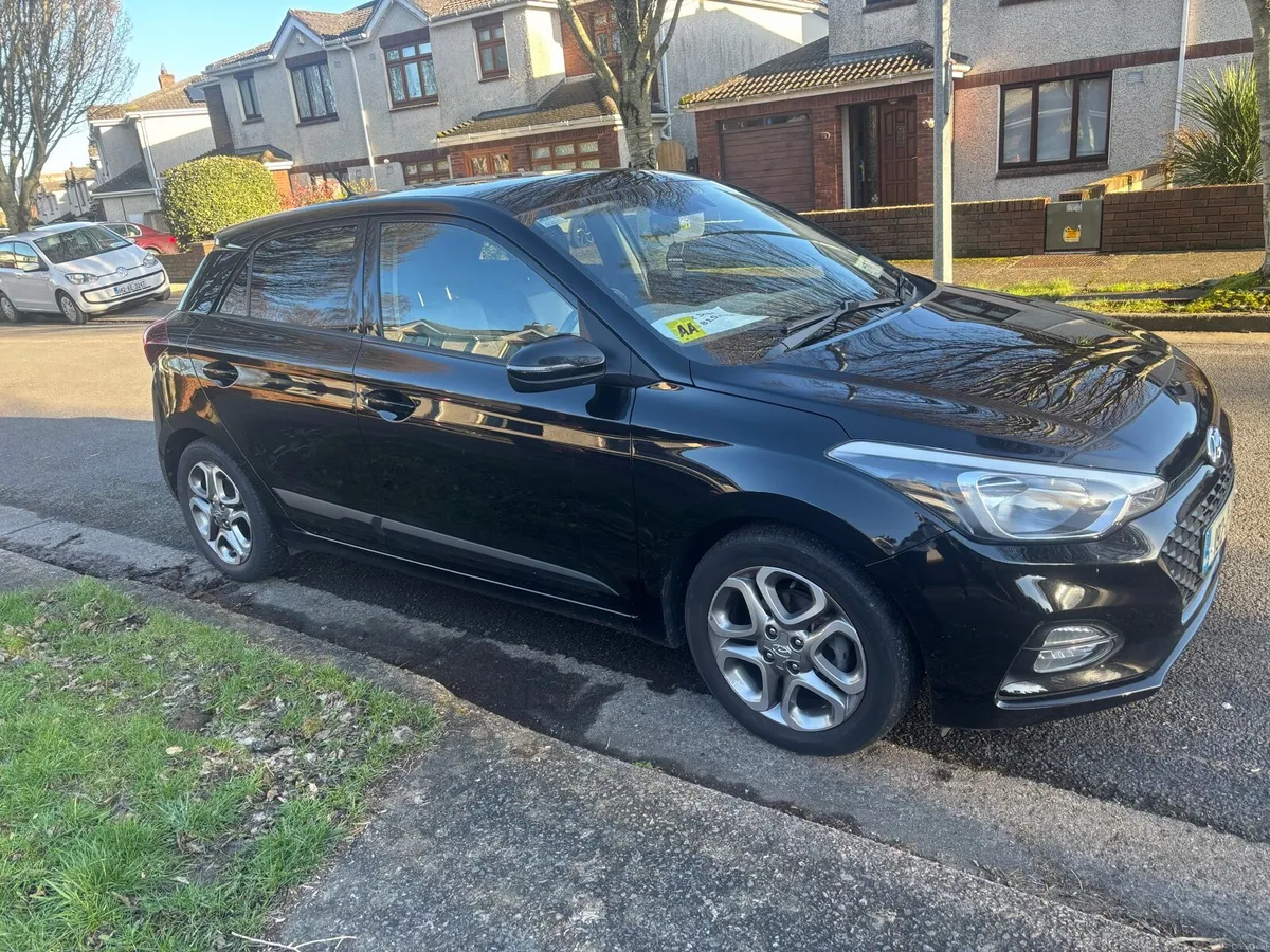 Hyundai i20 Deluxe - Image 1