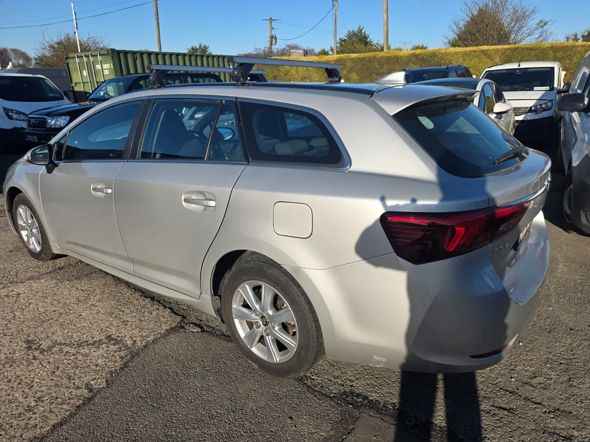 Toyota Avensis 2016 diesel estate - Image 4