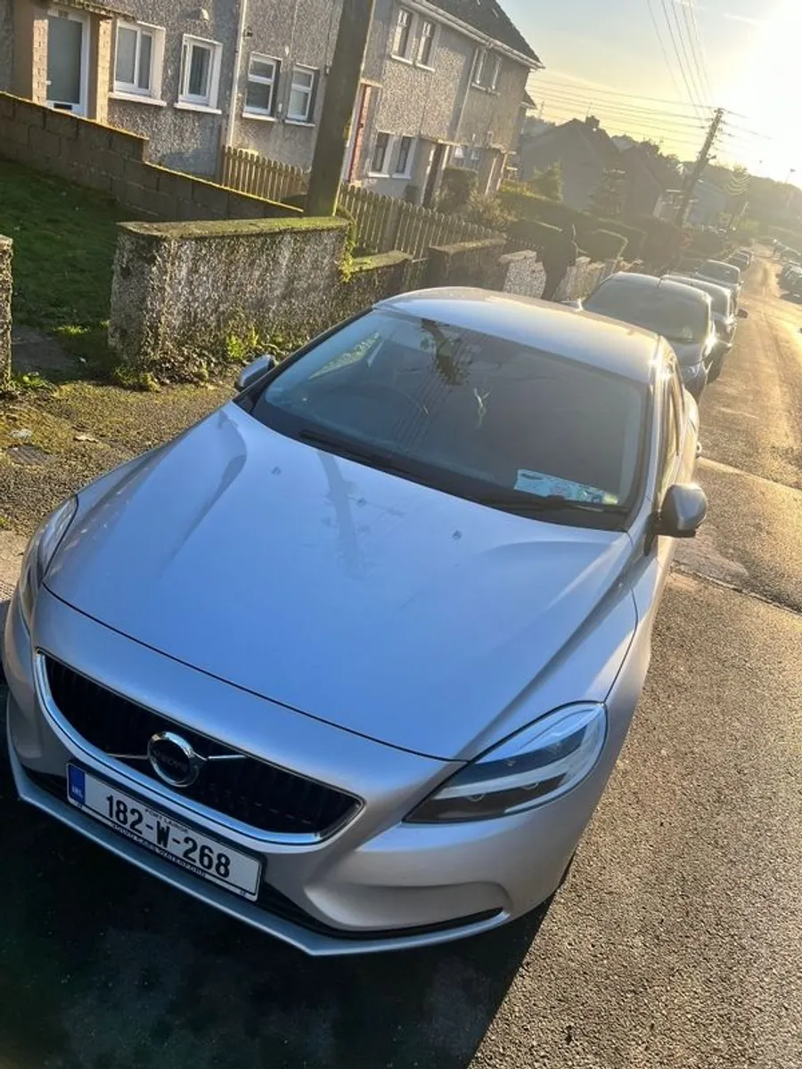 2018 Volvo V40 - Image 2