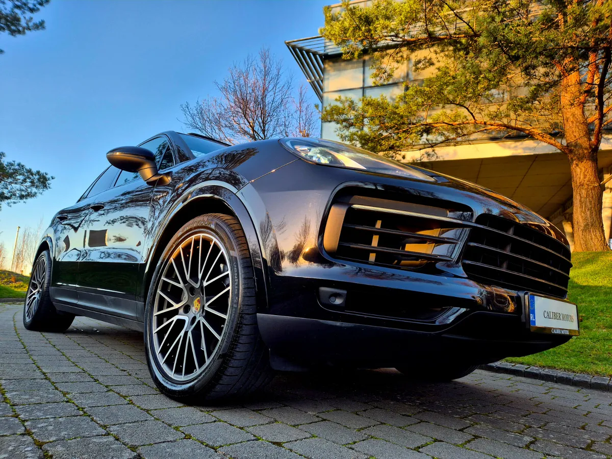 202 PORSCHE CAYANNE 3.0 V6 E-HYBRID, SUNROOF - Image 2