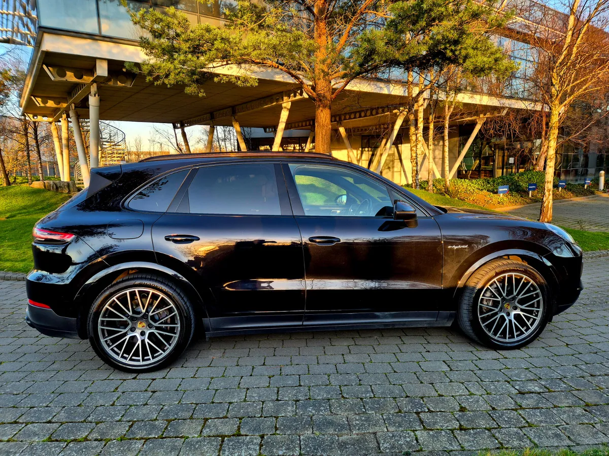 202 PORSCHE CAYANNE 3.0 V6 E-HYBRID, SUNROOF - Image 3