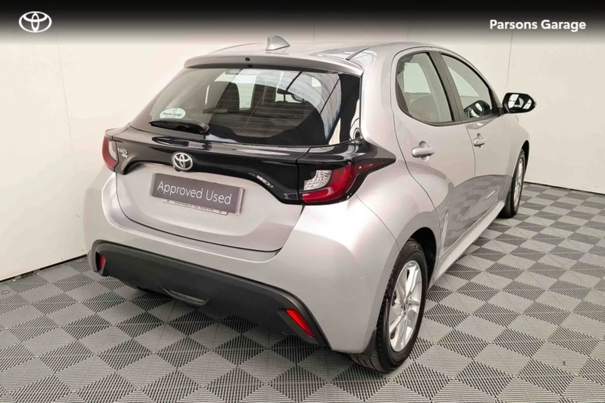 Toyota Yaris 1.0 LUNA 4DR - Image 2