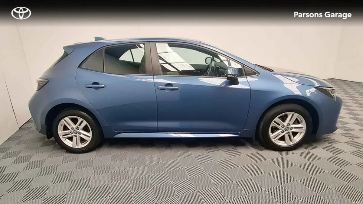 Toyota Corolla LUNA H/B 4DR AUTO HYBRID - Image 3