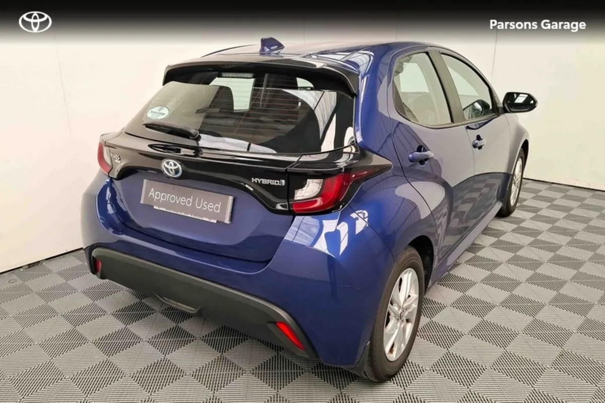 Toyota Yaris 1.5 - Image 2