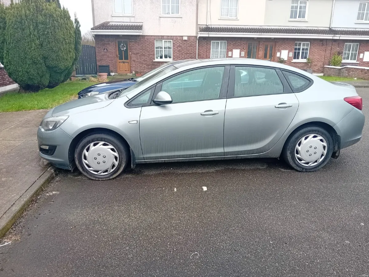 Opel Astra 2014 - Image 3