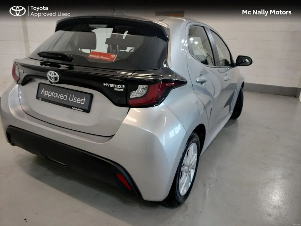 Toyota Yaris 1.5 HYBRID LUNA - Image 3