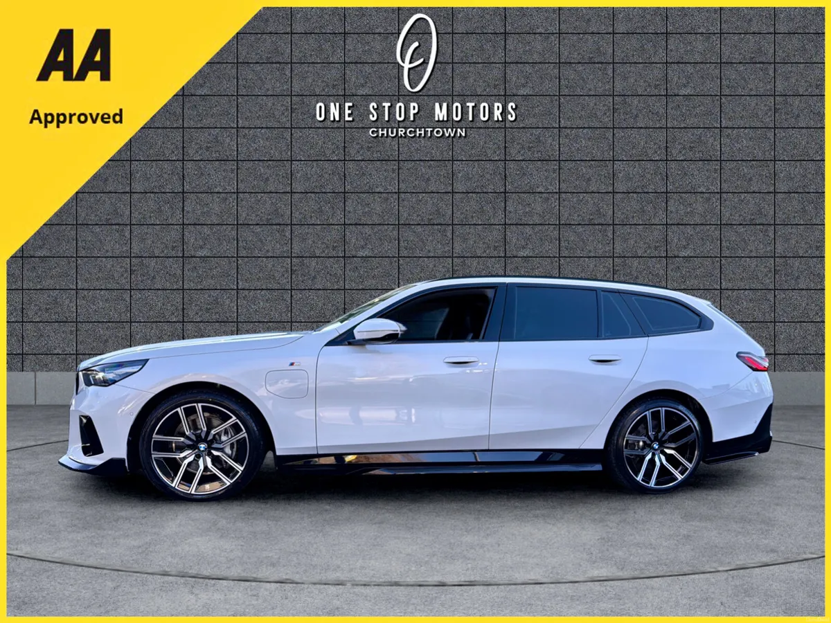 2025 BMW i5 *MSPORT PRO 40EDRIVE*TOURING*3,000KM - Image 2