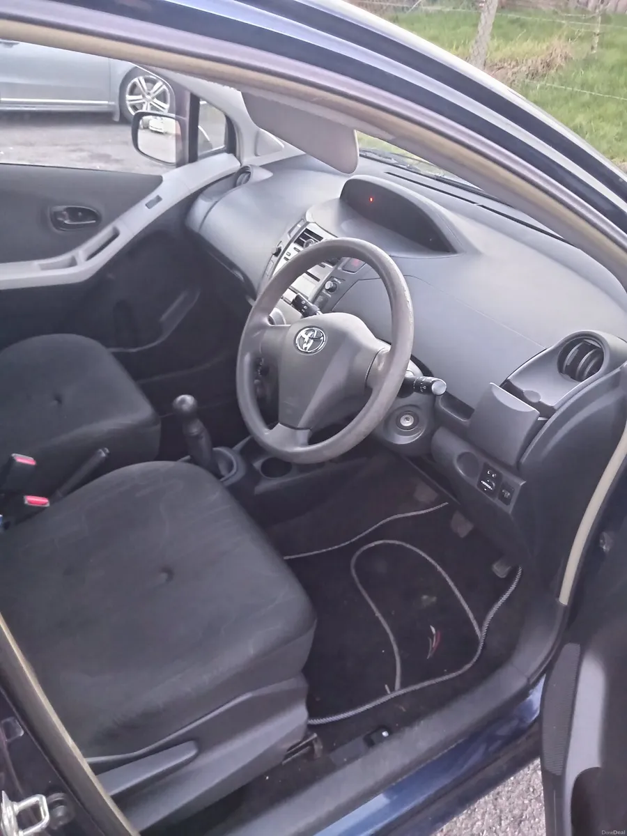 Toyota Yaris 2010 - Image 4