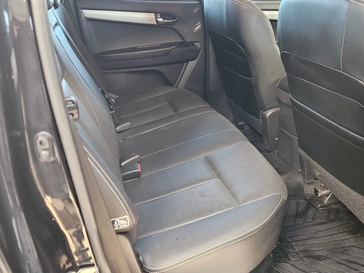 19 ISUZU D-MAX UTAH EDITION CREW CAB COMMERCIAL - Image 4