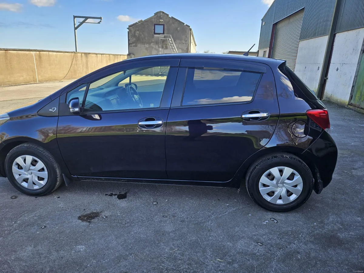 TOYOTA VITZ  /162/AUTO/ALARM/IMMOBILISER/R.CAMERA - Image 4