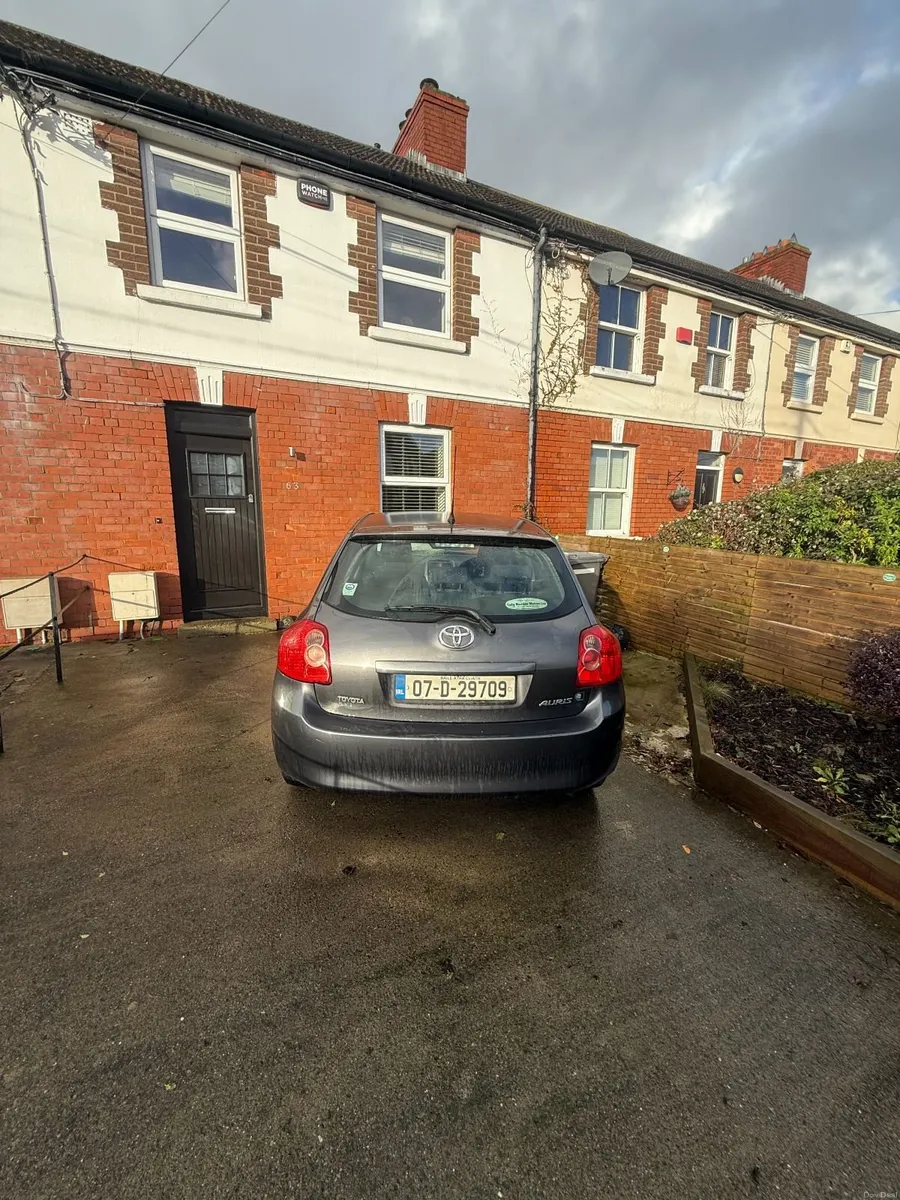 Toyota Auris 2007 - Image 2