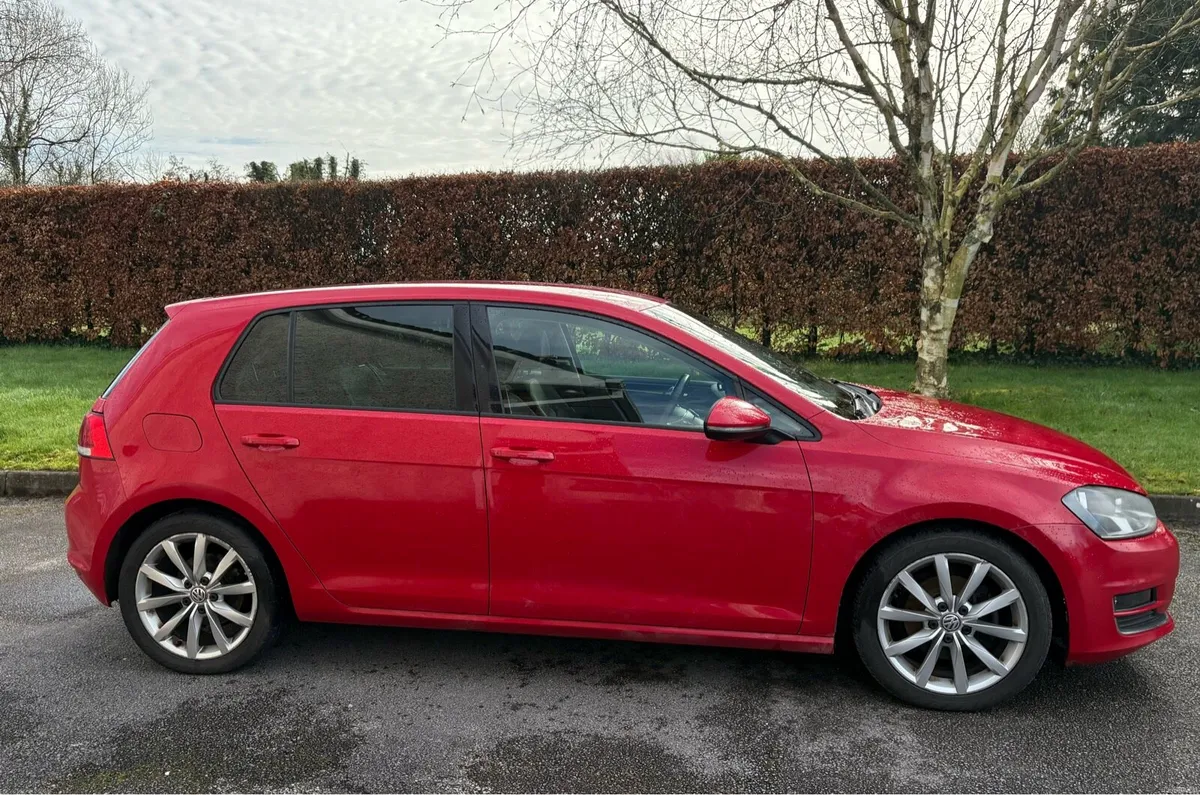 2013 Volkswagen Golf 1.6TDI Highline 5 speed - Image 1