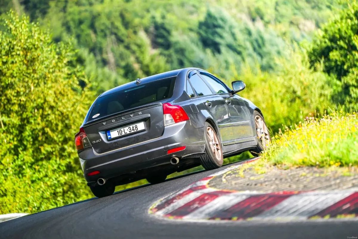 Volvo S40 1.6d 2010 - Image 1