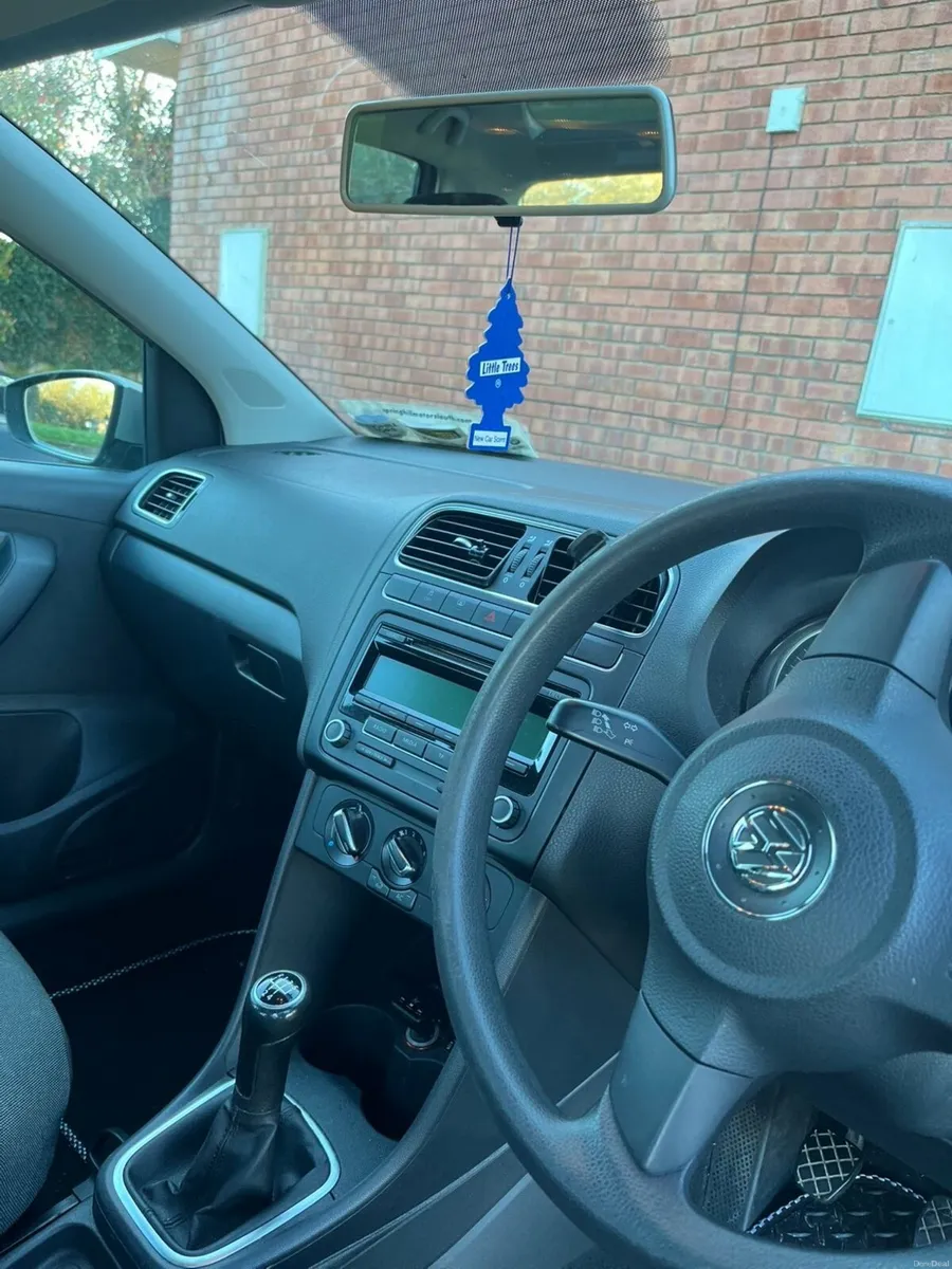 Volkswagen Polo 2011 - Image 2
