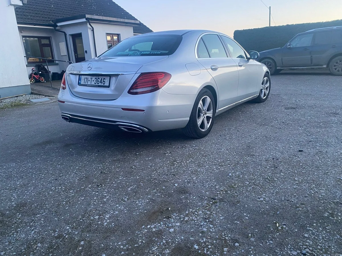Mercedes-Benz E220 - Image 2