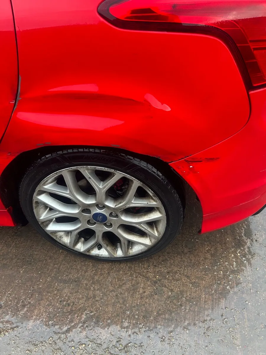 Ford Focus 2014 - Image 2