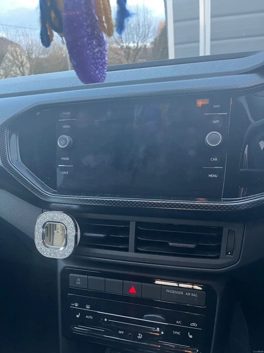 Volkswagen T-Cross 2022 - Image 2