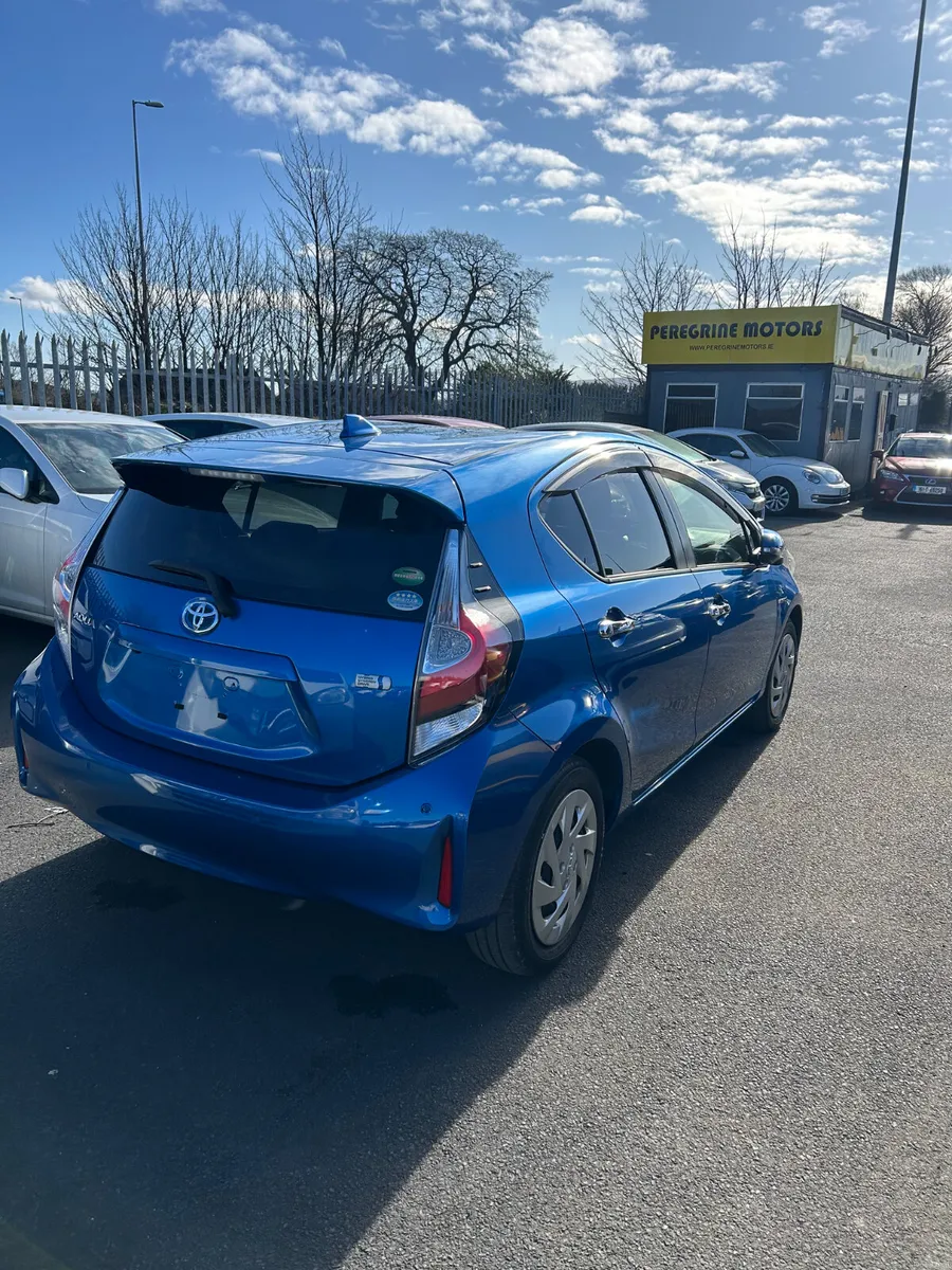 Toyota Aqua Leather Spec cruise control - Image 4