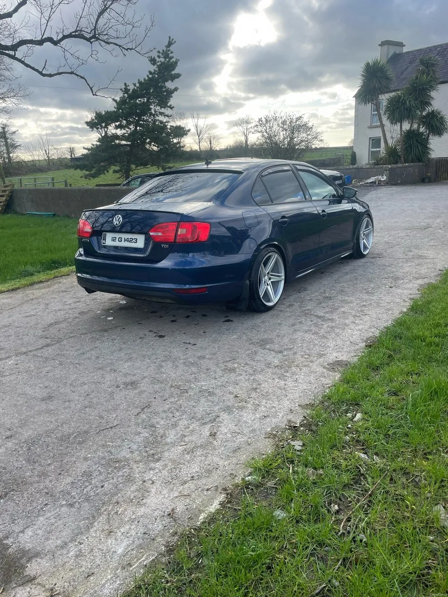Volkswagen Jetta 2012 1.6 tdi - Image 3