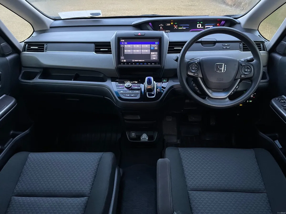 Honda Freed+ 4WD Hybrid - Image 3