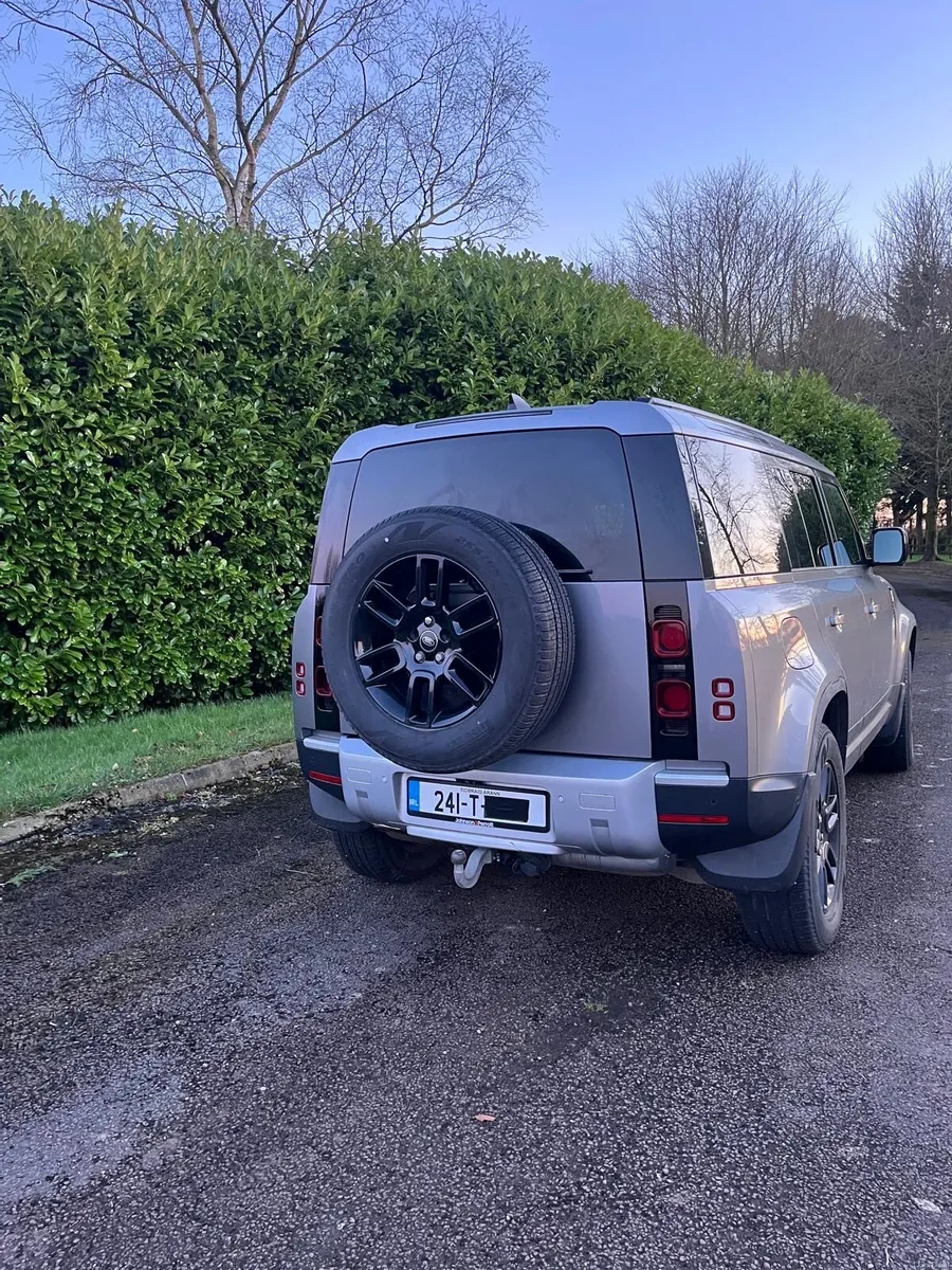 Land Rover Defender - Image 3