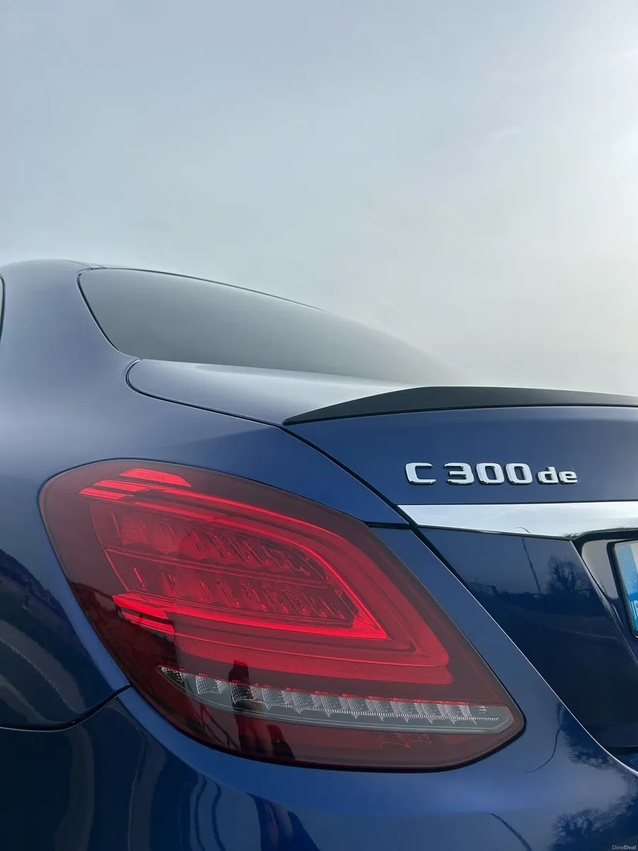 2021 MERCEDES C300de AMG Night Edition - Image 4