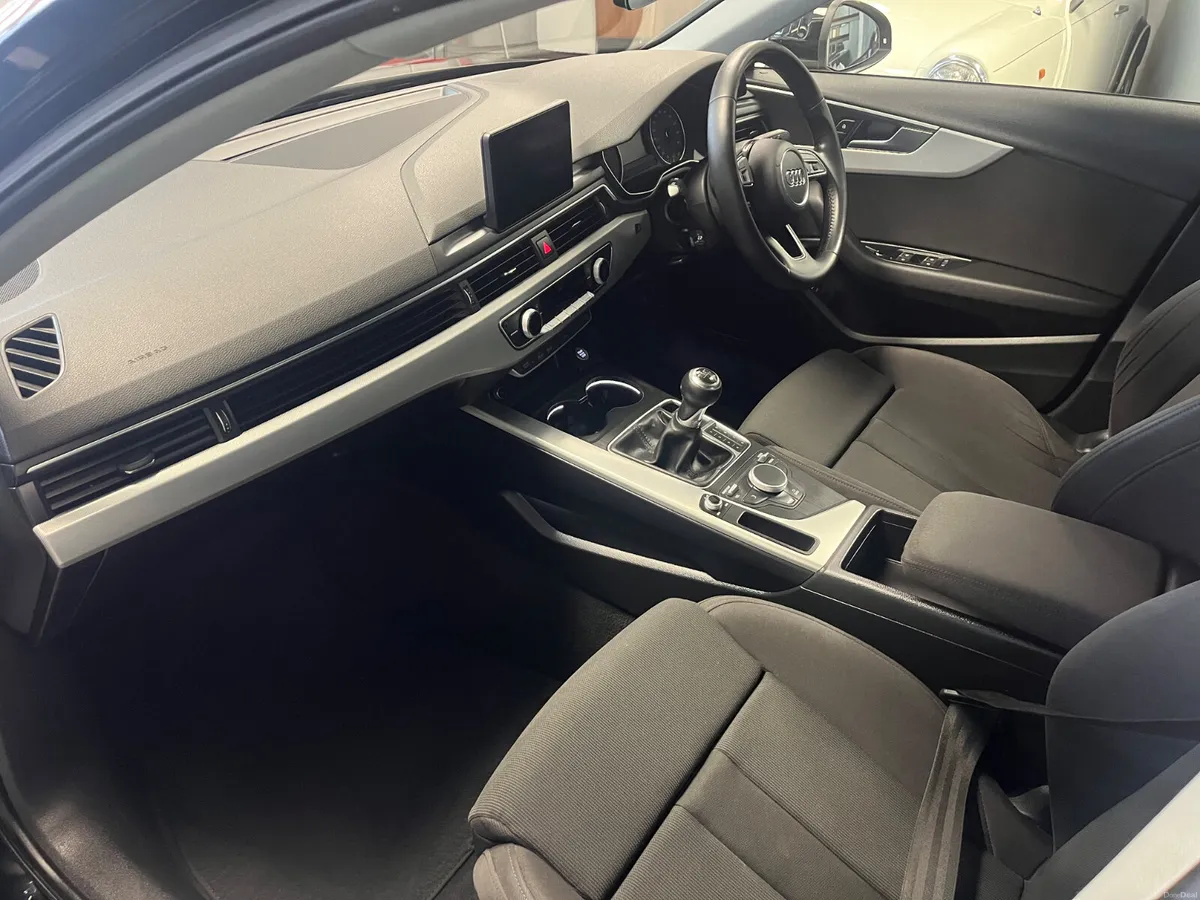 Audi A4 2017 - Image 2