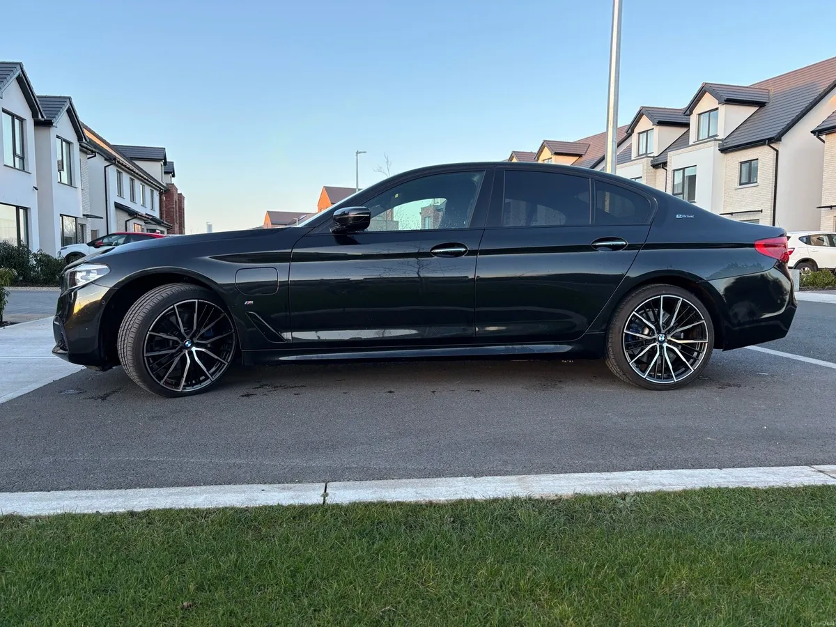 BMW 5 M SPORT HYBRID - LOW MILEAGE - Image 3