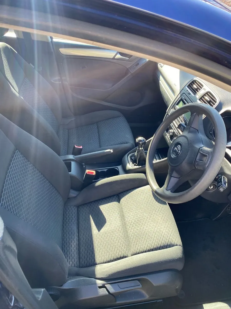 Volkswagen Golf 2009 - Image 2