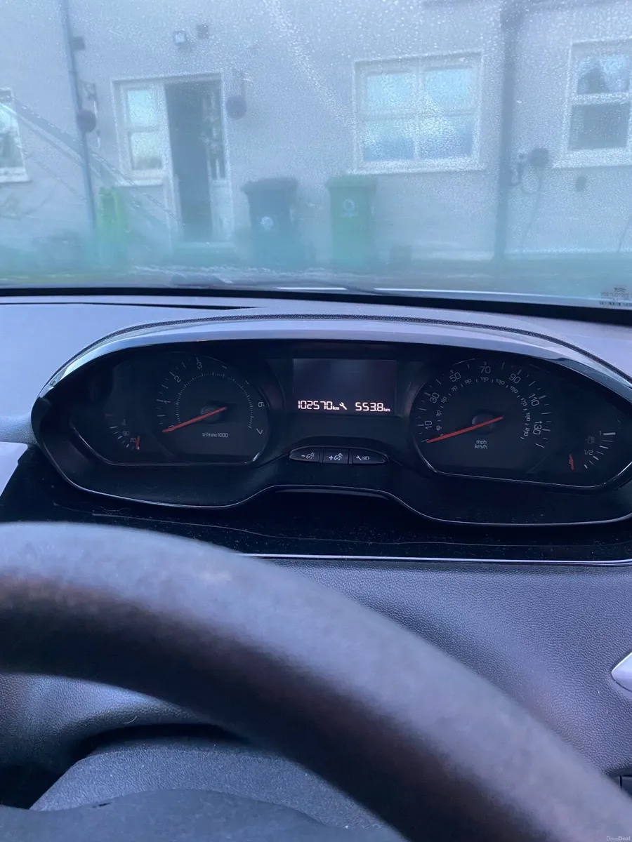 Peugeot 208 2014 - Image 4