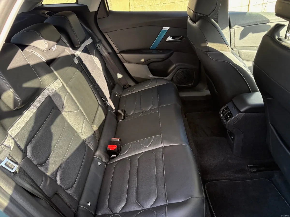 CITROEN e-C4 *TOP SPEC* EFLAIR PACK 50kWh - Image 4