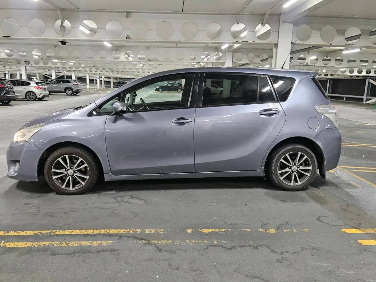 132 Toyota verso - Image 4