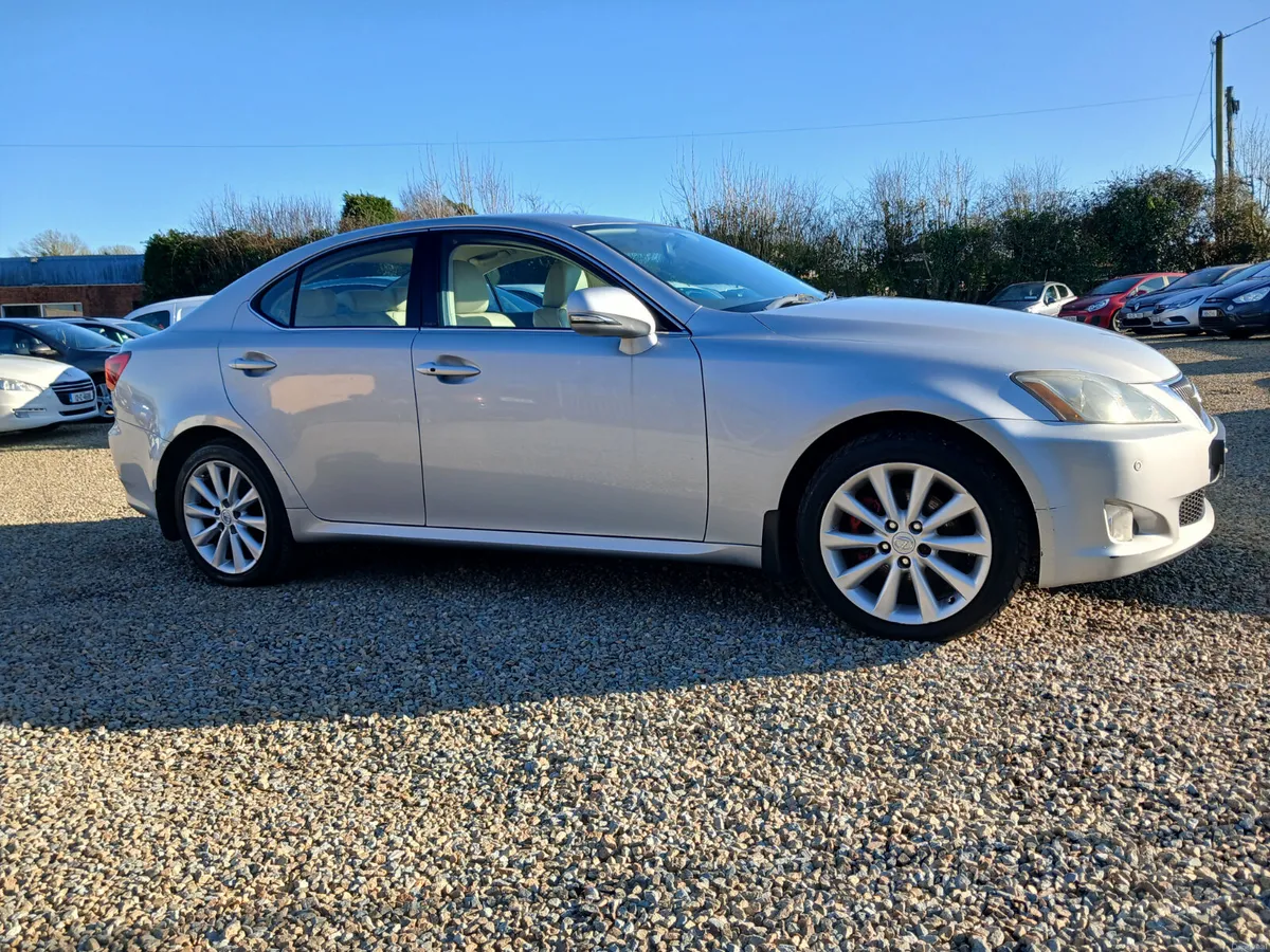 Lexus IS 2009 in mint condition tax & nct - Image 2