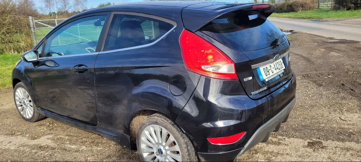 Ford Fiesta 2009 - Image 2