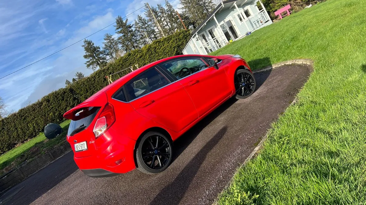 Ford Fiesta 2016 LOW MILAGE - Image 2