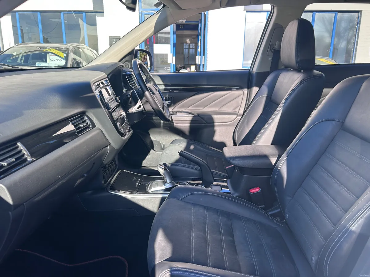 2016 MITSUBISHI OUTLANDER PETROL PLUGIN HYBRID 4WD - Image 4