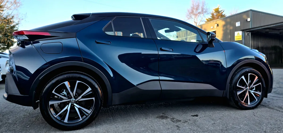 🔥 2025 Toyota C-HR 2.0 PHEV Sport+ - Image 4