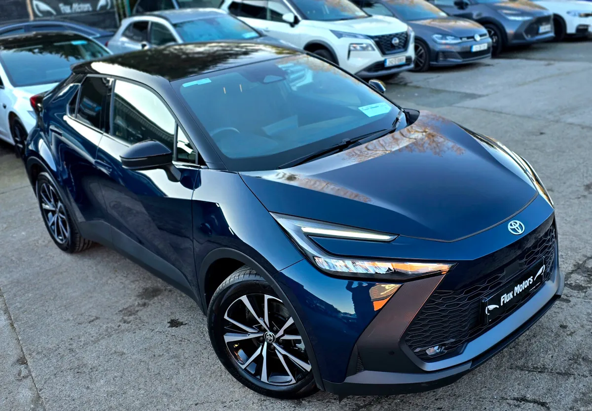 🔥 2025 Toyota C-HR 2.0 PHEV Sport+ - Image 2